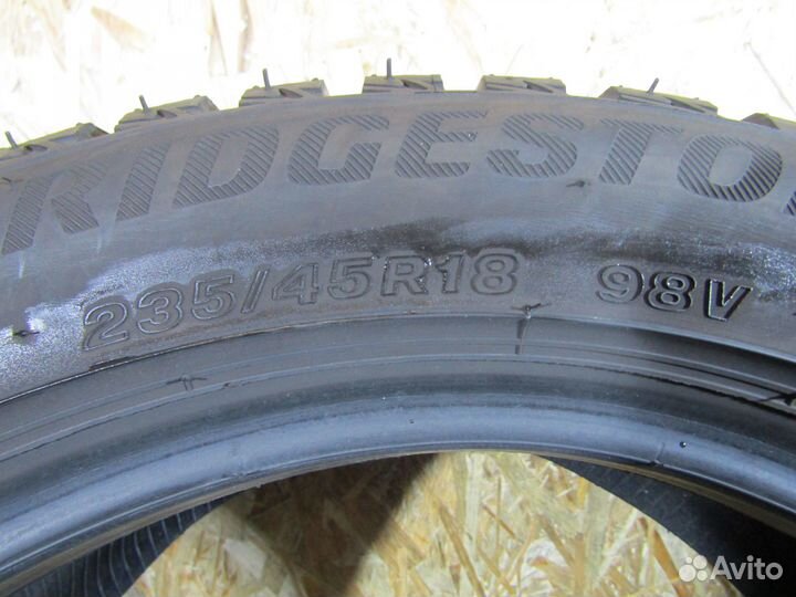 Bridgestone Blizzak LM-001 235/45 R18