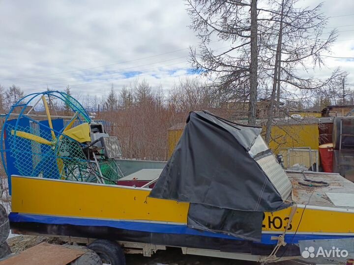 Лодка моторная