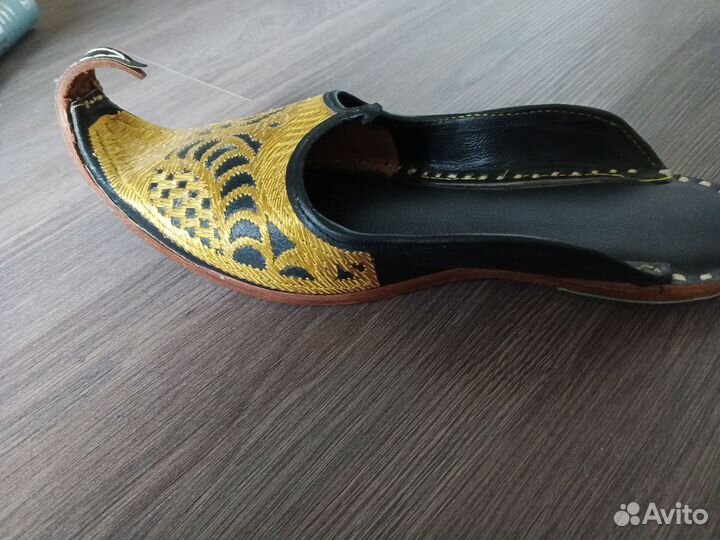 Восточная обувь