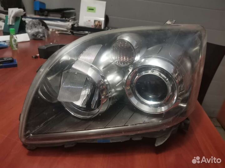 Фара Toyota Avensis t250