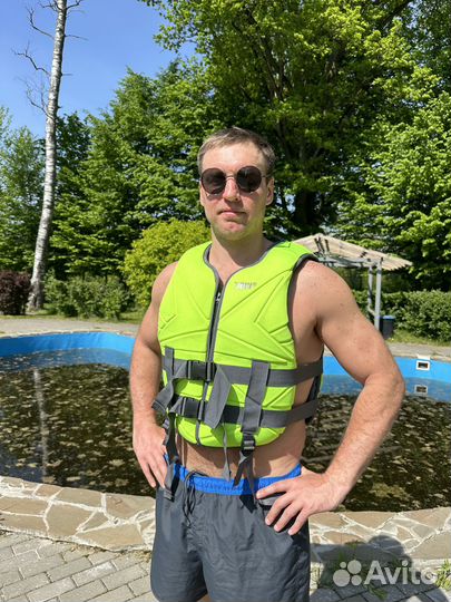 Спасательный жилет взрослый