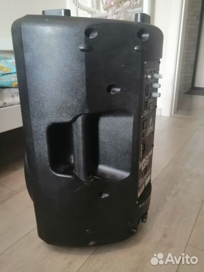 Активная колонка Behringer B212A