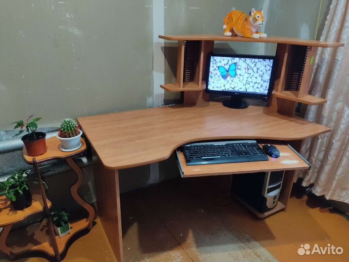 Компьютерный стол