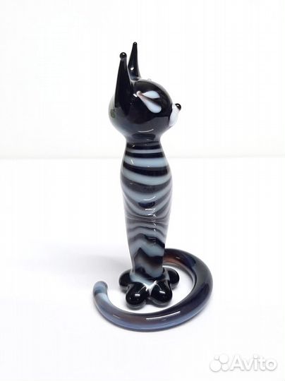 Кошка из стекла