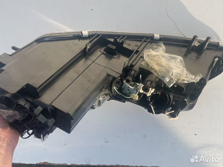 Фара правая новая Mazda 6 GG ксенон