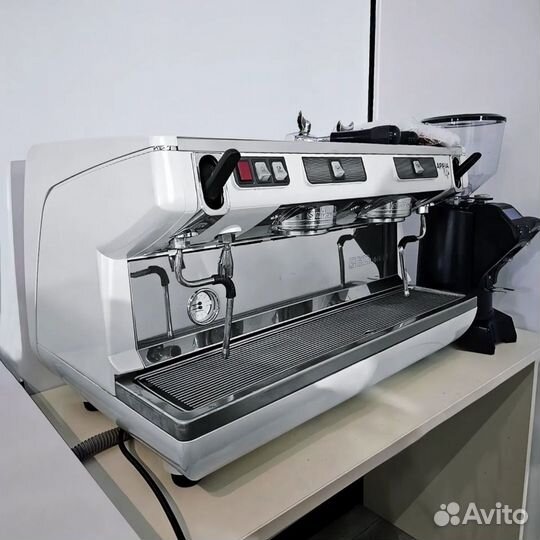 Кофемашина Nuova Simonelli Appia Life 2 GrS Б/У