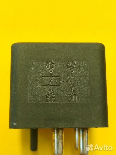 Реле (черная) Mercedes-Benz W140 A0015426519