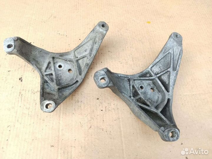 Кронштейн двигателя bmw е39 дизель м57 1096080