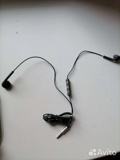 Проводные наушники