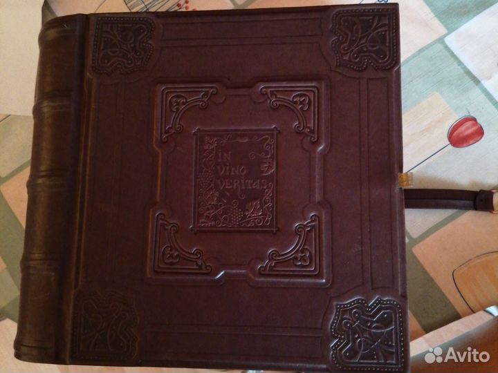 Бар кожаный