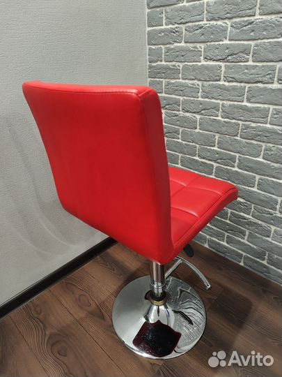 Барный стул кожаный красный