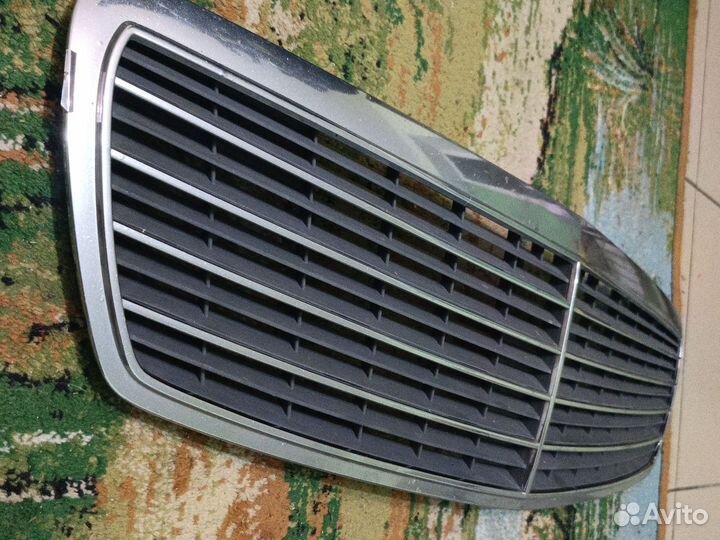 Решетка радиатора Мерседес e220