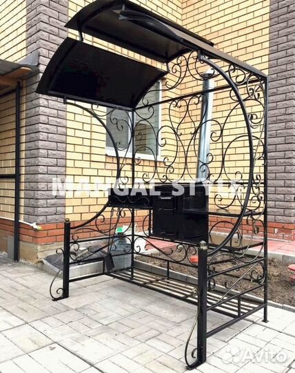 Мангал с крышей