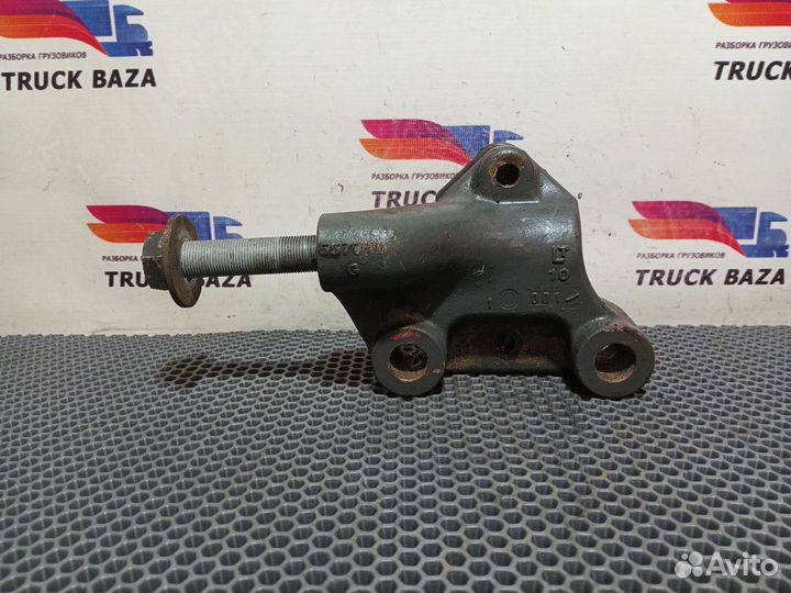 Кронштейн переднего стабилизатора левый