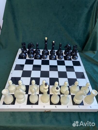Шахматы СССР №30 карболитовые и шашки-шахматы
