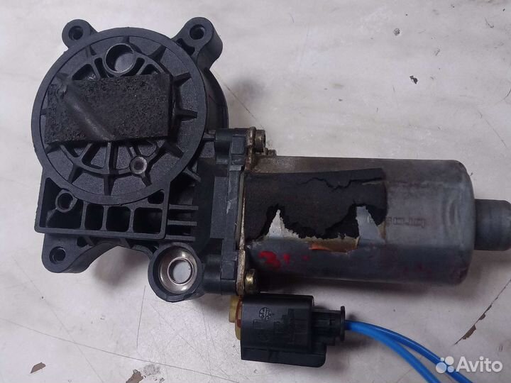 Мотор сдвижной двери 0130821993. 0130821992