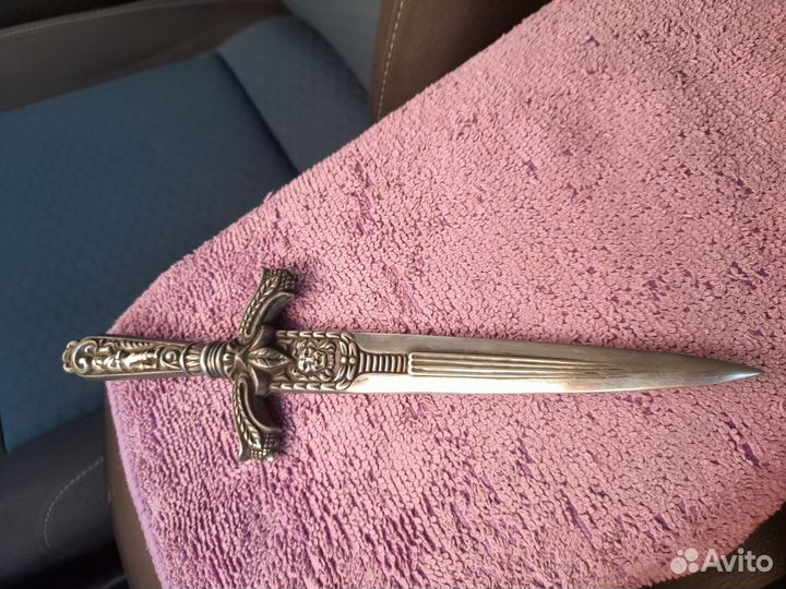 Нож для вскрытия писем