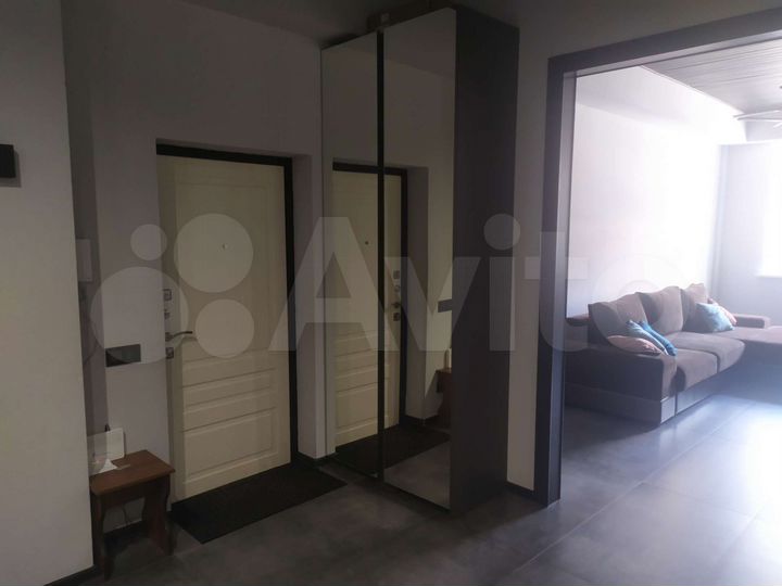 3-к. квартира, 100 м², 1/14 эт.