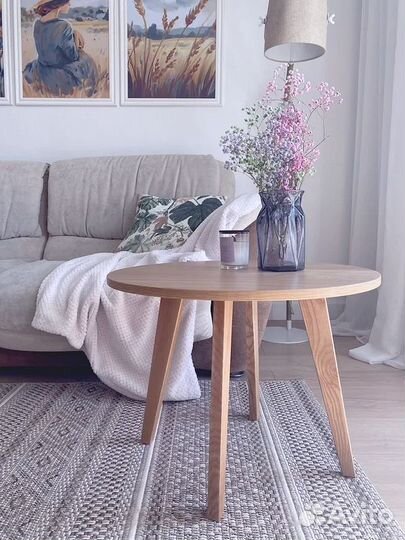 Деревянный придиванный столик