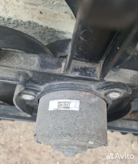 Диффузор радиатора с вентилятором Renault Duster