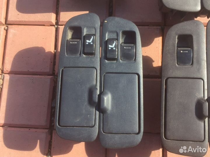 Кнопки стеклоподьемника Toyota crown 141