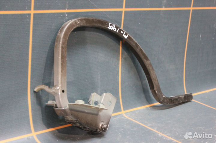 Петля крышки багажника левая - Volkswagen Polo