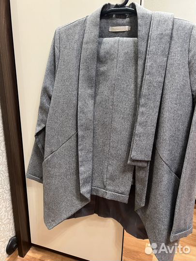 Костюм брючный офисный 46 размер