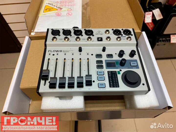 Микшерный пульт Behringer flow 8