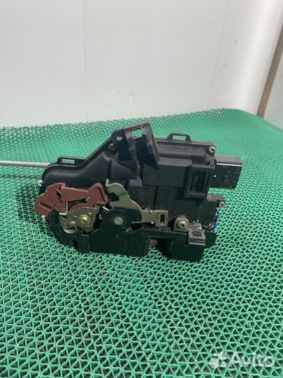 8e2837015c Замок двери передней левой Audi A4 B6