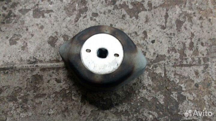 Опора подушка кпп АКПП левая Audi A4 B6 2000-2004г