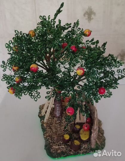 Яблоня поделка
