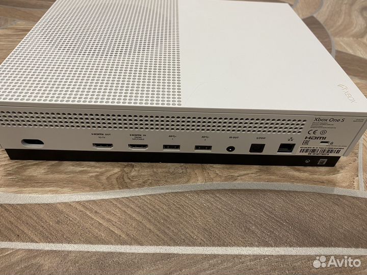 Xbox One S 1TB с играми