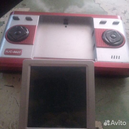 Карманная игровая приставка