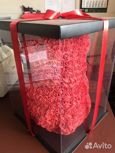 Коробка с мишкой в подарок