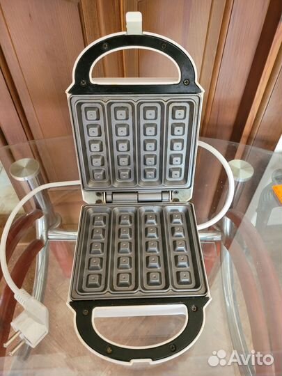 Электрическая вафельница новая