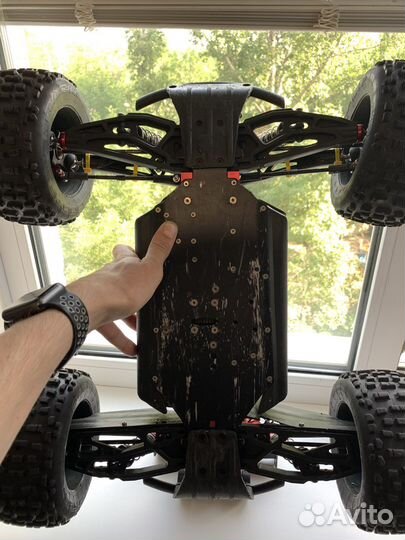 Машина на радиоуправлении 1/8 Arrma Outcast EXB