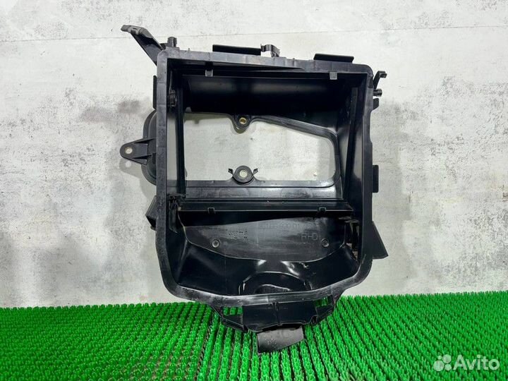 Корпус воздушного фильтра Mercedes-Benz GLE