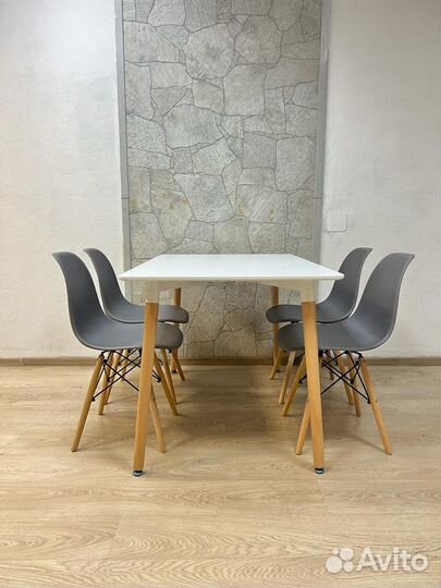 Стол кухонный + 4 стула пластик Eames тёмно-серых