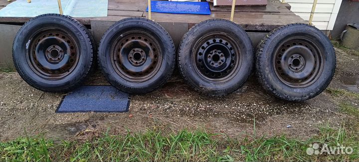 Hankook Winter I'Pike RS2 W429 215/65 R16 98T