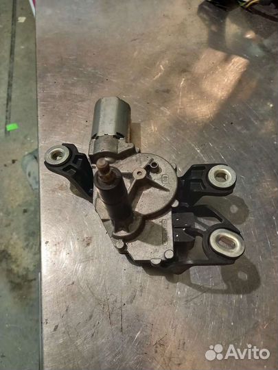 Мотор заднего стеклоочистителя VW Touran