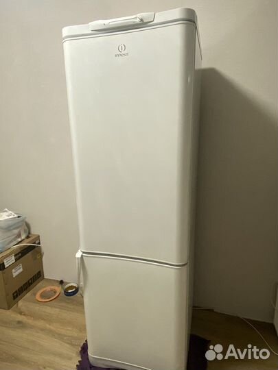 Холодильник Indesit by