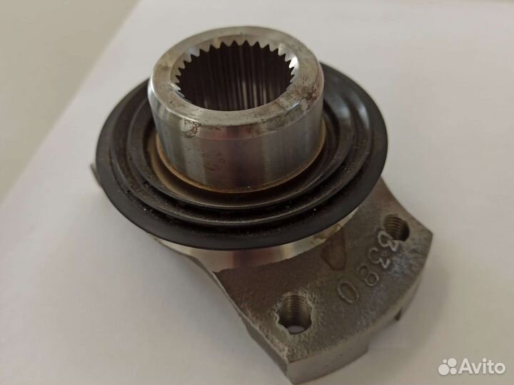 Фланец редуктора переднего моста 87324552 CNH