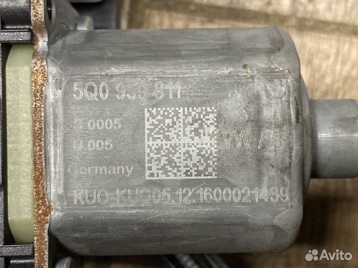 Стеклоподъемник электрический задний левый