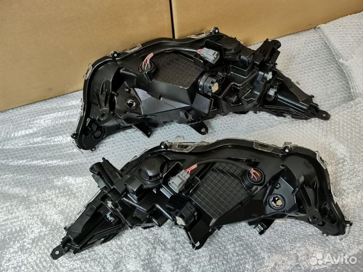 Toyota rav 4 фара левая правая комплект оригинал