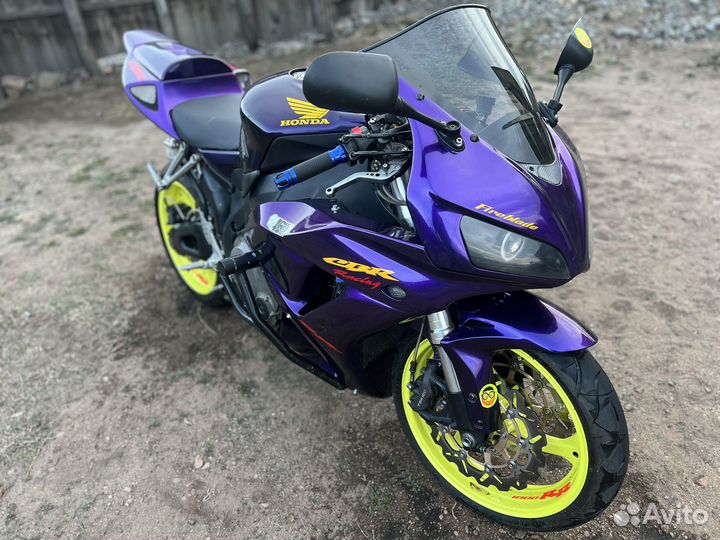Honda CBR1000RR Fireblade 2005г
