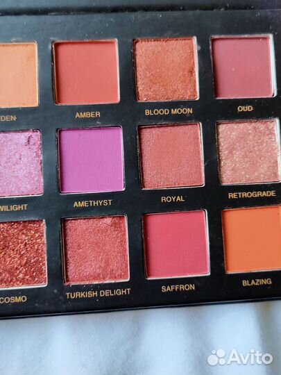 Палетка Huda Beauty