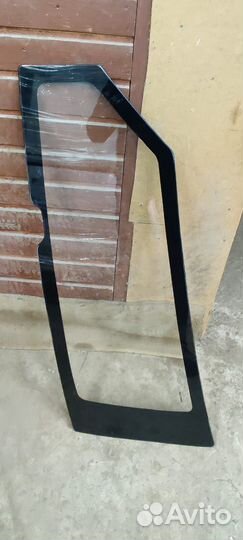 Стекла для спецтехники в наличии и под заказ