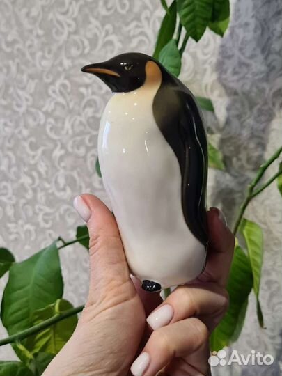 Фарфоровая статуэтка 