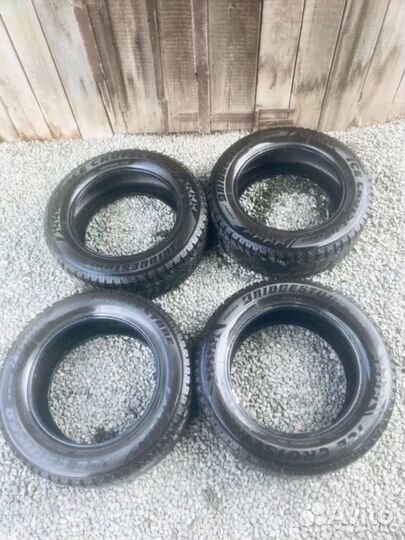 Bridgestone Ice Cruiser 7000 205/60 R16 92T