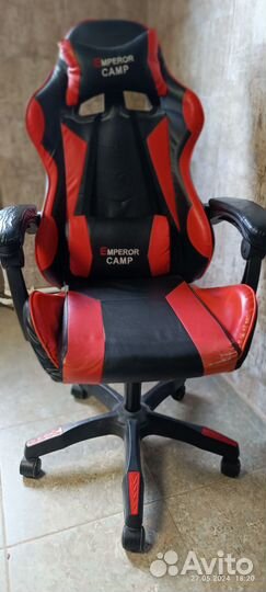 Игровое компьютерное кресло